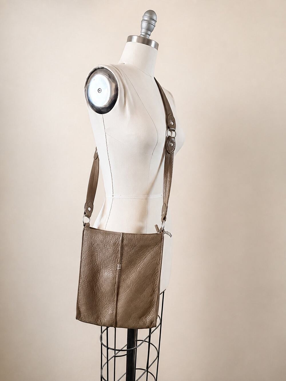 Vintage Ellington Joni Green Genuine Leather Crossbody Bag Purse Adjustable
